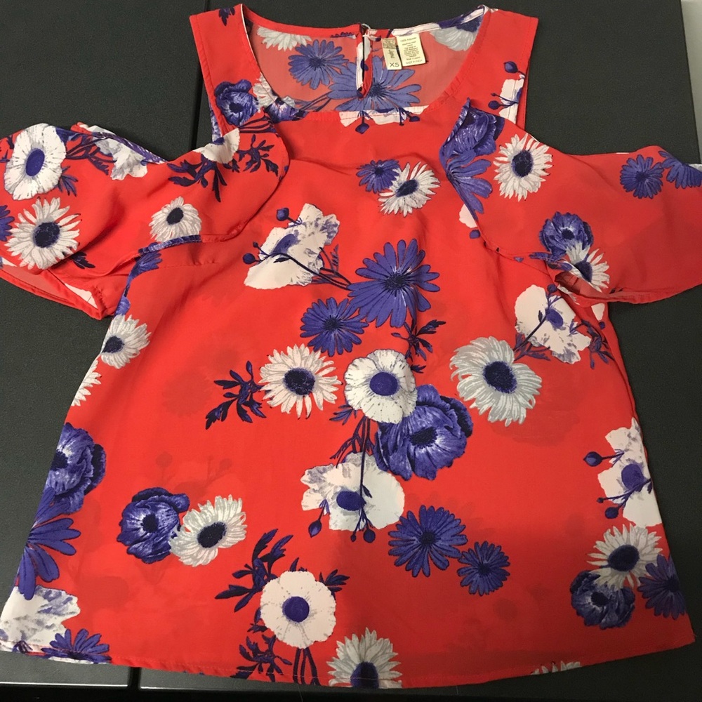 Cold shoulder ruffle top